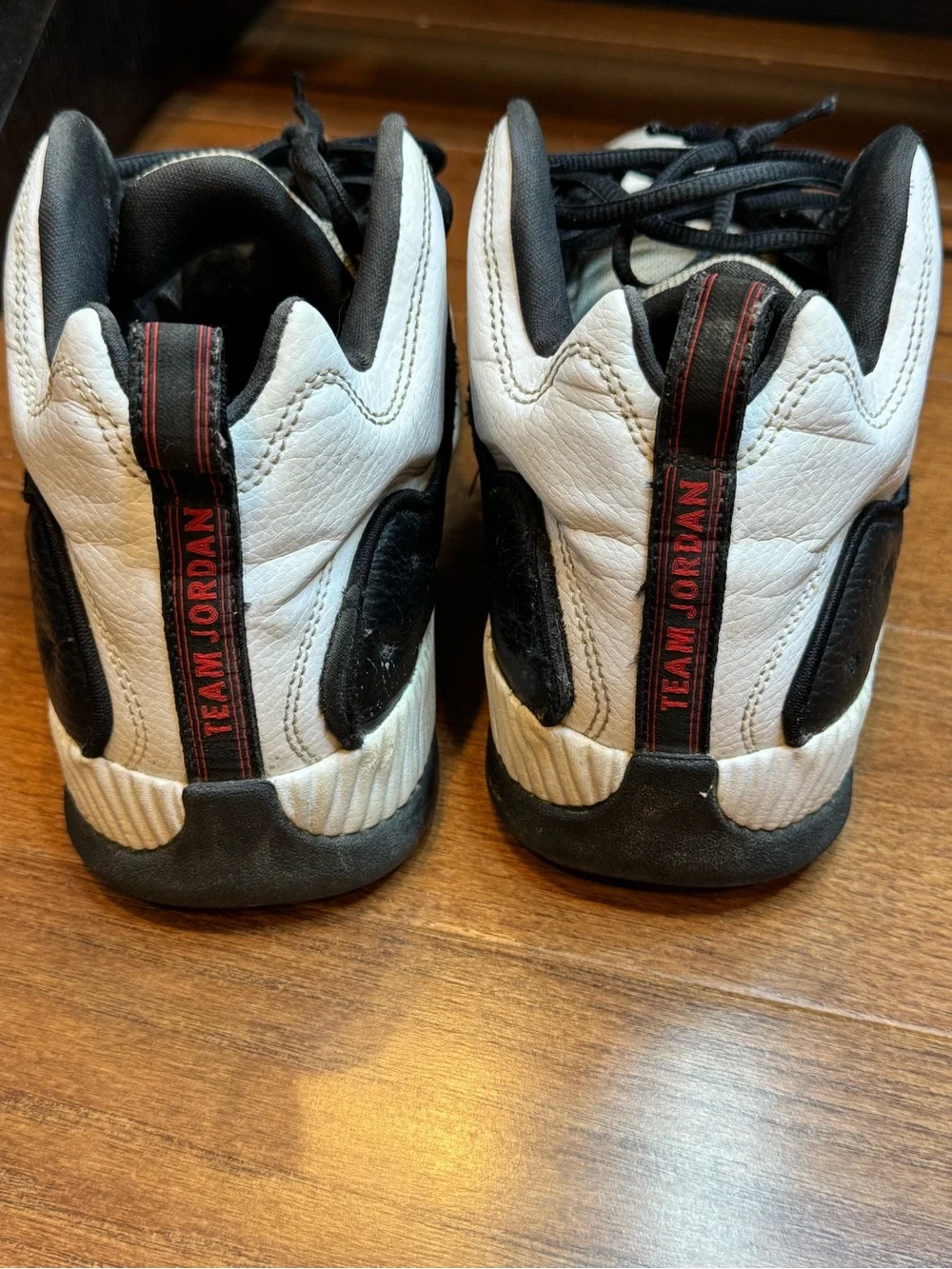 NIKE AIR JORDAN Jumpman Team ll Sneakers